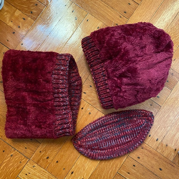 Women Winter Pompom Beanie Hat with Warm Fleece Lined Gaiter Scarf & Face Mask - Picture 6 of 6